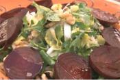 How To Make A Spinach, Beet And Walnut Salad
